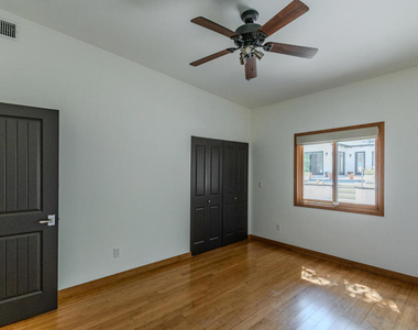 4819 Oakwood Avenue - Photo Thumbnail 20