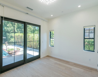 4819 Oakwood Avenue - Photo Thumbnail 36