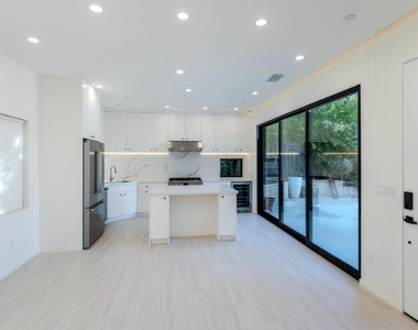 4819 Oakwood Avenue - Photo Thumbnail 28