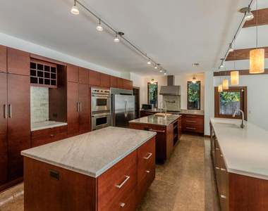 4819 Oakwood Avenue - Photo Thumbnail 6