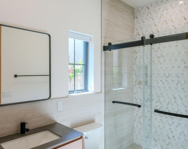 4819 Oakwood Avenue - Photo Thumbnail 32