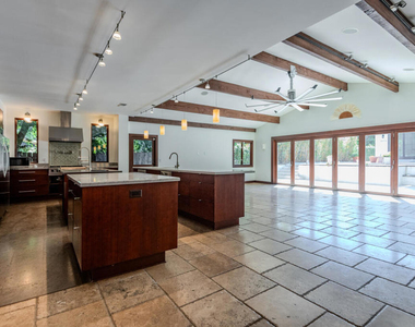 4819 Oakwood Avenue - Photo Thumbnail 3