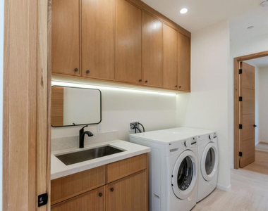 4819 Oakwood Avenue - Photo Thumbnail 40