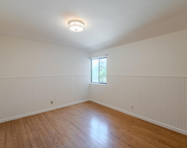 4819 Oakwood Avenue - Photo Thumbnail 18