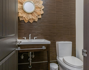 4819 Oakwood Avenue - Photo Thumbnail 9