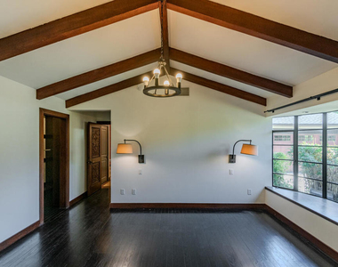 4819 Oakwood Avenue - Photo Thumbnail 13