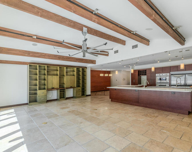 4819 Oakwood Avenue - Photo Thumbnail 5