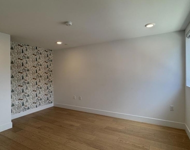2172 Clifford Street - Photo Thumbnail 15