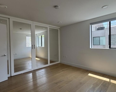 2172 Clifford Street - Photo Thumbnail 11