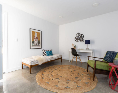 2172 Clifford Street - Photo Thumbnail 18