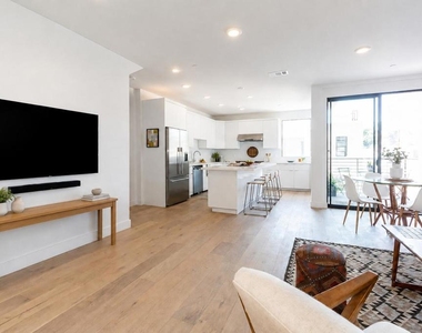 2172 Clifford Street - Photo Thumbnail 6