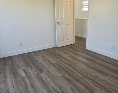 1812 W Balboa - Photo Thumbnail 10