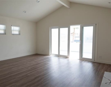 1812 W Balboa - Photo Thumbnail 9