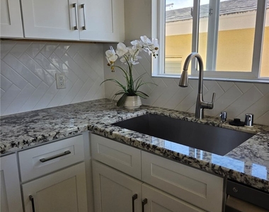 1812 W Balboa - Photo Thumbnail 4
