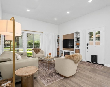 955 Calle Aragon - Photo Thumbnail 7