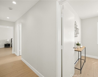 4141 E Addington Circle - Photo Thumbnail 9