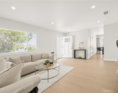 4141 E Addington Circle - Photo Thumbnail 2
