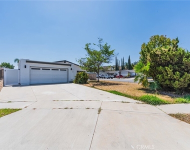 4141 E Addington Circle - Photo Thumbnail 15