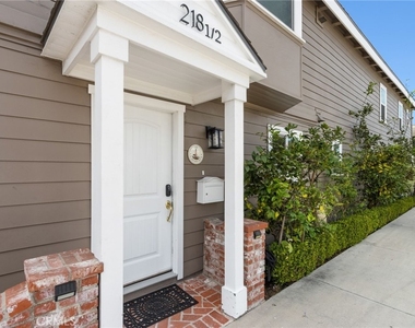 218 E Balboa - Photo Thumbnail 1