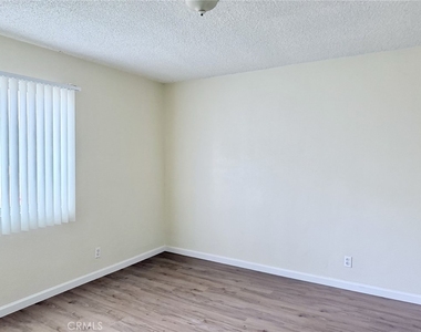 4830 Canoga Street - Photo Thumbnail 7