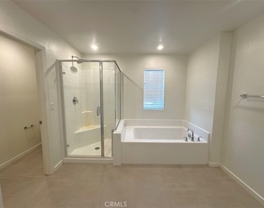 1014 W Buttercup - Photo Thumbnail 17
