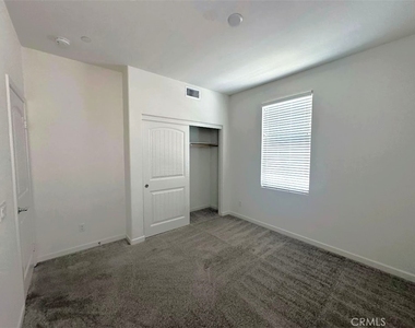 1014 W Buttercup - Photo Thumbnail 9
