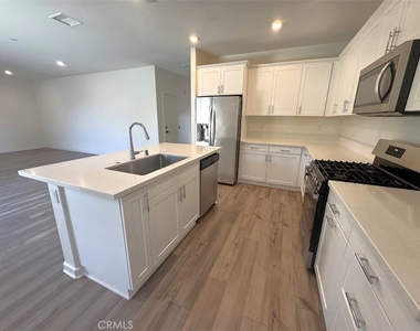 1014 W Buttercup - Photo Thumbnail 7