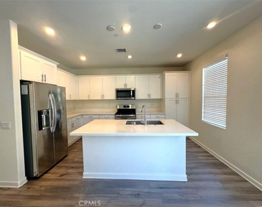 1014 W Buttercup - Photo Thumbnail 5