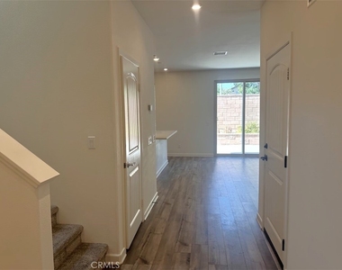 1014 W Buttercup - Photo Thumbnail 2
