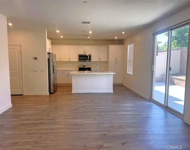 1014 W Buttercup - Photo Thumbnail 4