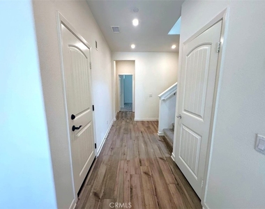 1014 W Buttercup - Photo Thumbnail 8