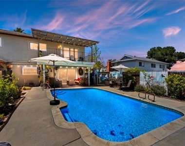 2447 Grove Ave - Photo Thumbnail 14