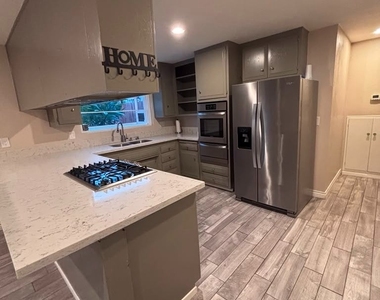 2447 Grove Ave - Photo Thumbnail 12