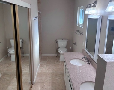 2447 Grove Ave - Photo Thumbnail 4