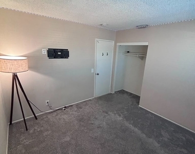 2447 Grove Ave - Photo Thumbnail 6