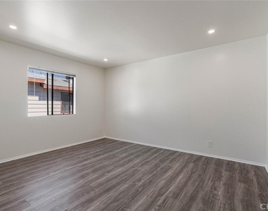 1129 Linden Avenue - Photo Thumbnail 9
