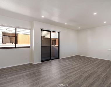 1129 Linden Avenue - Photo Thumbnail 3