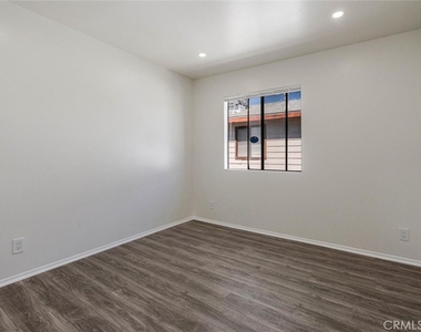 1129 Linden Avenue - Photo Thumbnail 12