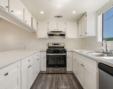1129 Linden Avenue - Photo Thumbnail 6