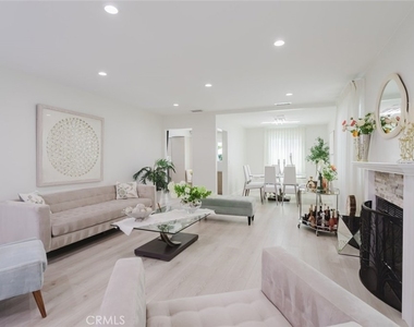 10619 Mather Avenue - Photo Thumbnail 6