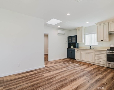 2027 Bonita Avenue - Photo Thumbnail 7