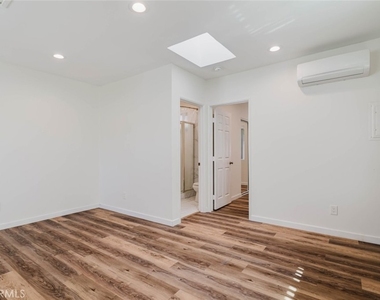 2027 Bonita Avenue - Photo Thumbnail 13