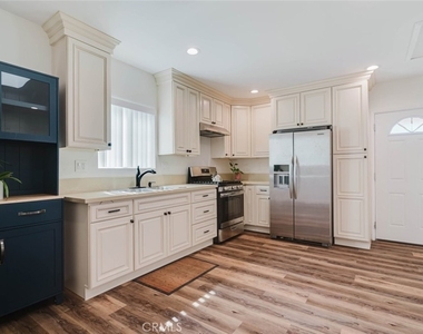 2027 Bonita Avenue - Photo Thumbnail 11