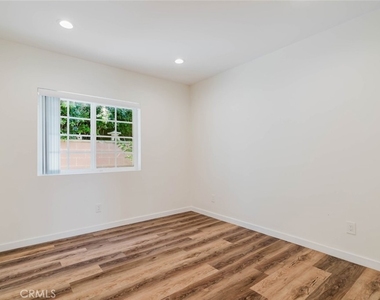2027 Bonita Avenue - Photo Thumbnail 5