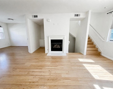 542 N Chardonnay - Photo Thumbnail 4