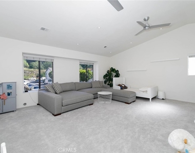 2010 Galvin Lane - Photo Thumbnail 14