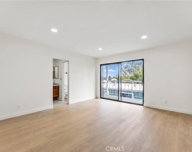 1070 Walnut Grove - Photo Thumbnail 4