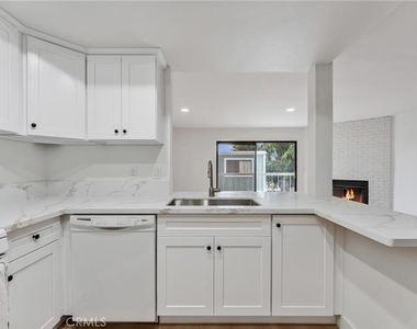 1070 Walnut Grove - Photo Thumbnail 3