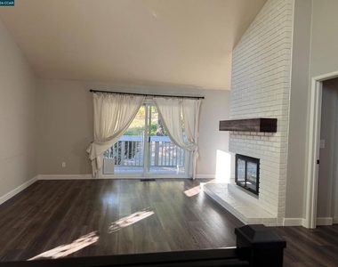 126 Southwind Drive - Photo Thumbnail 2