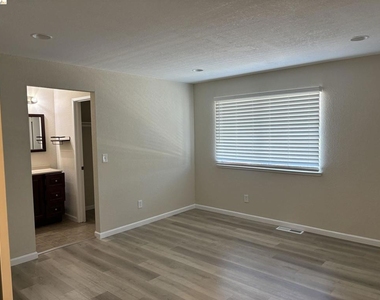 239 Almondtree Ln - Photo Thumbnail 6